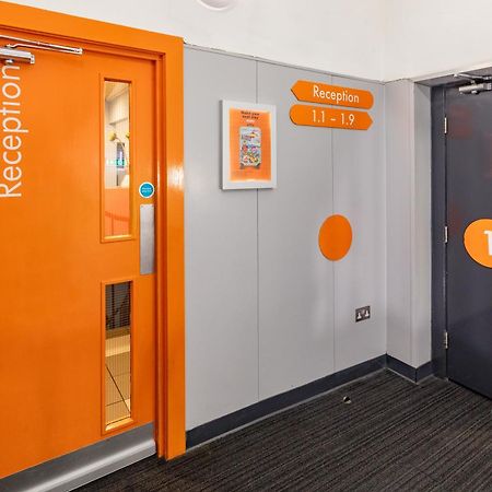 Easyhotel EDI Eksteriør billede