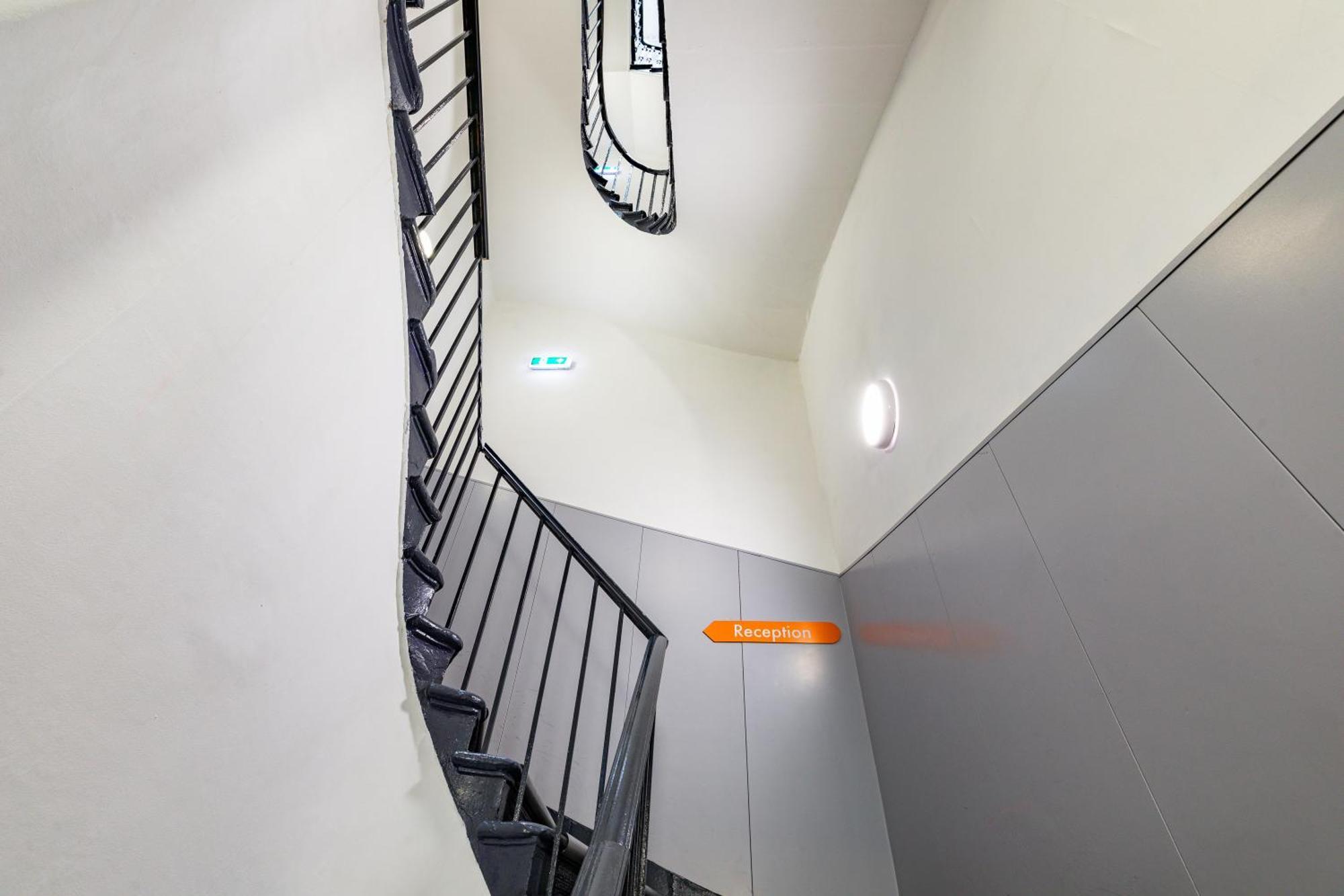 Easyhotel EDI Eksteriør billede