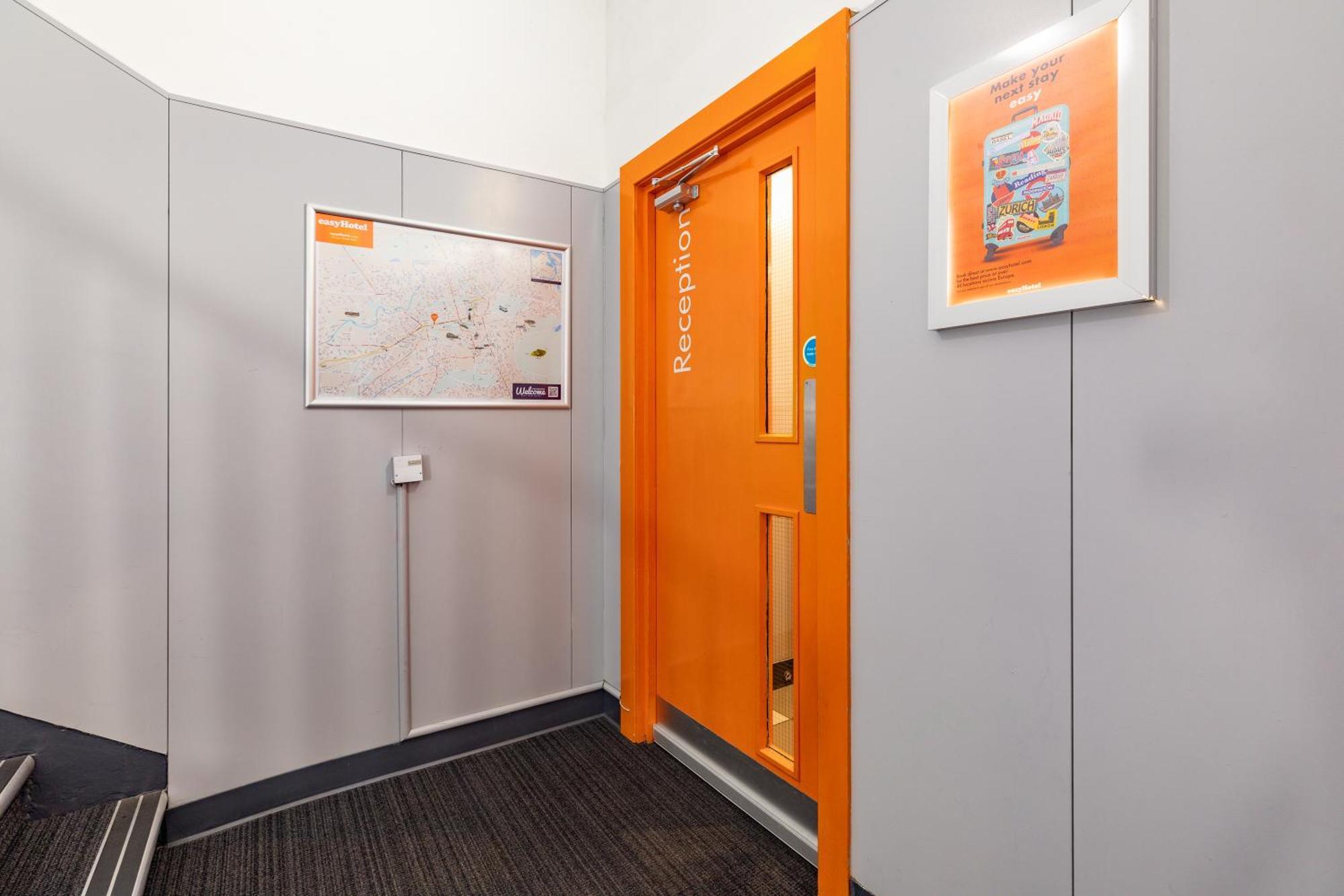 Easyhotel EDI Eksteriør billede