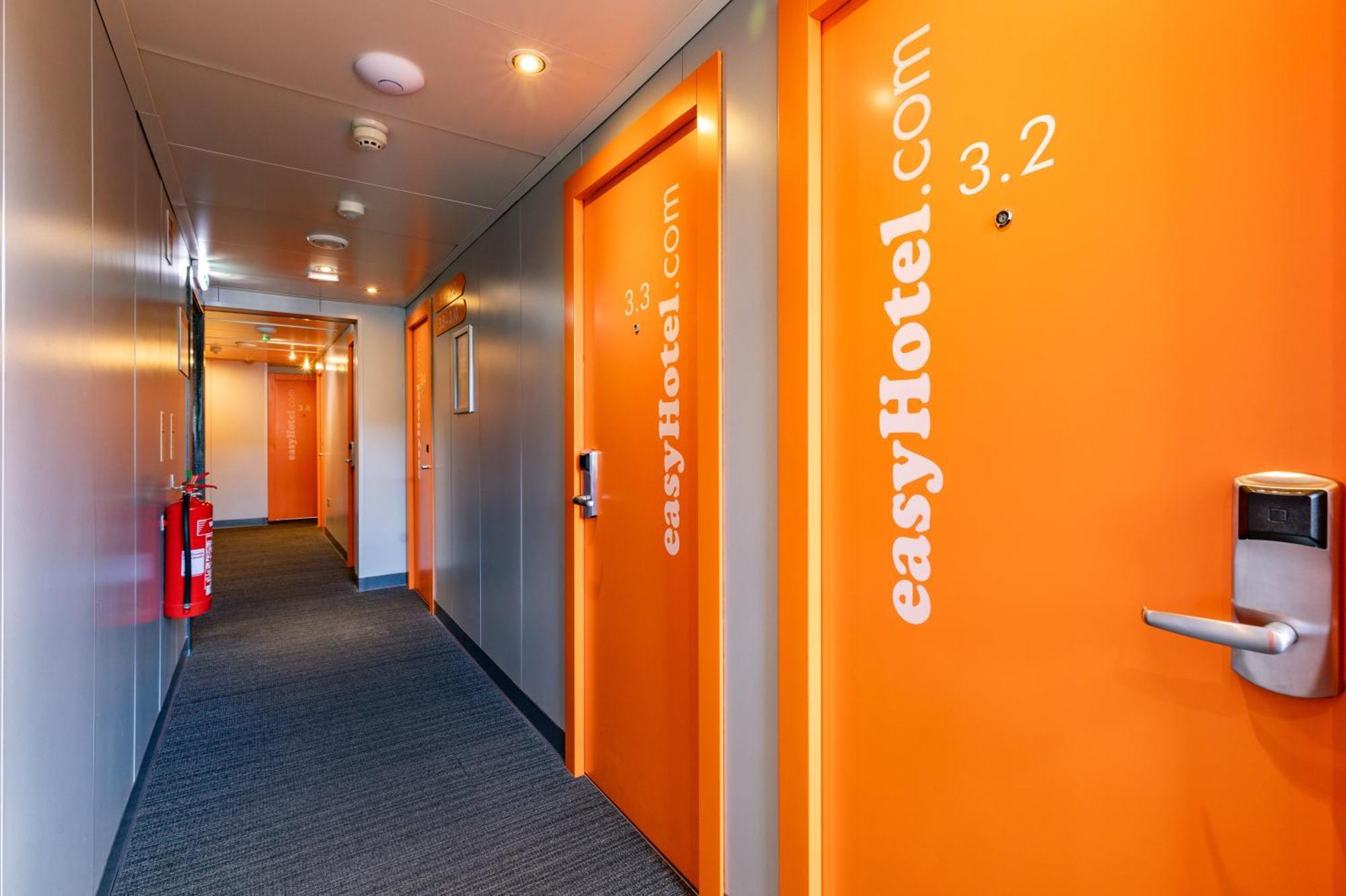Easyhotel EDI Eksteriør billede