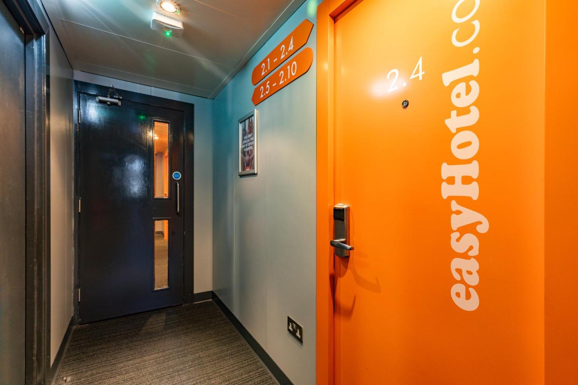 Easyhotel EDI Eksteriør billede