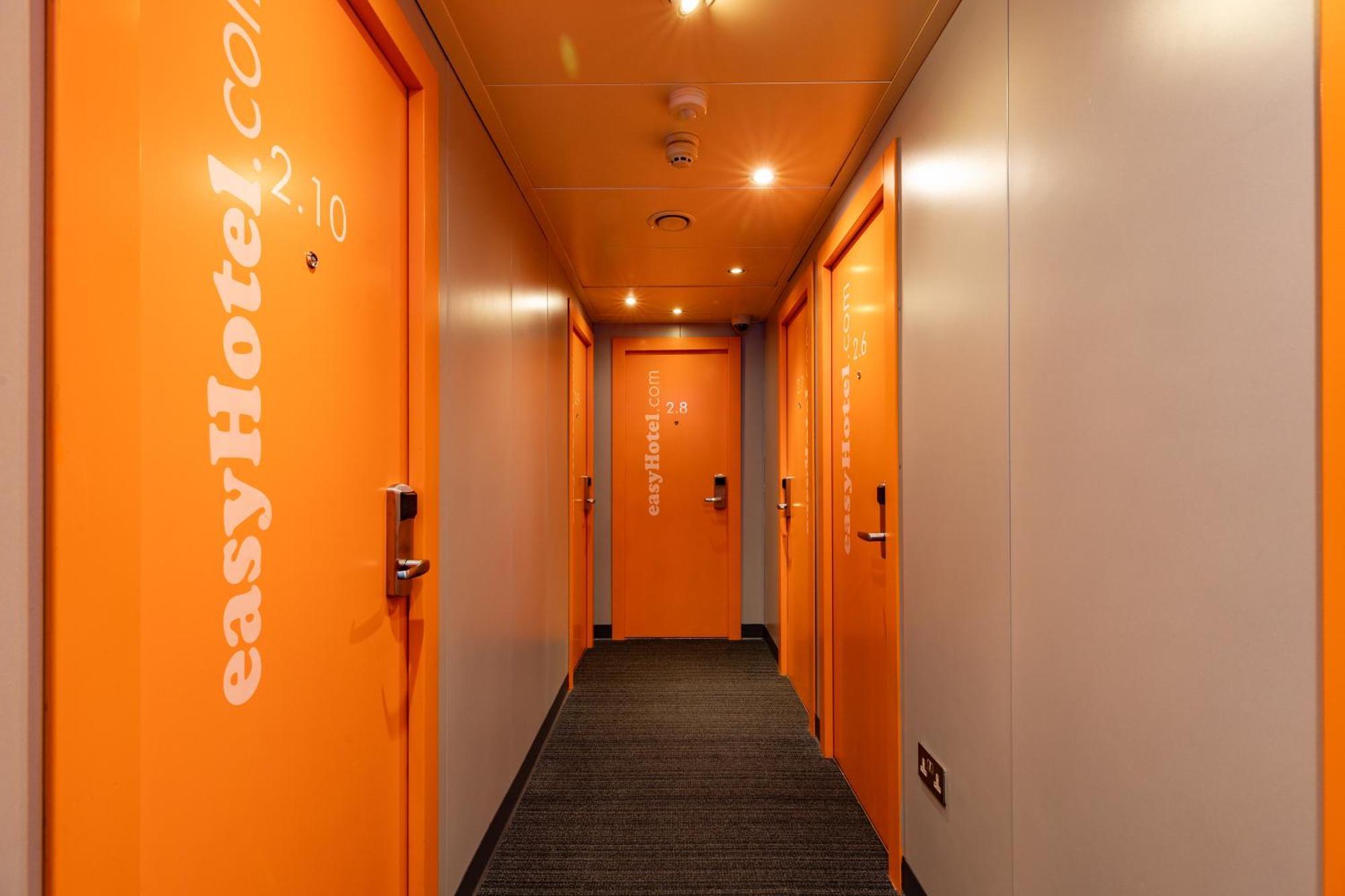 Easyhotel EDI Eksteriør billede