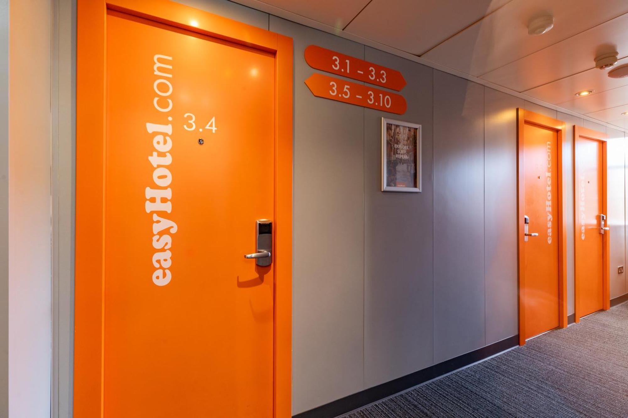 Easyhotel EDI Eksteriør billede