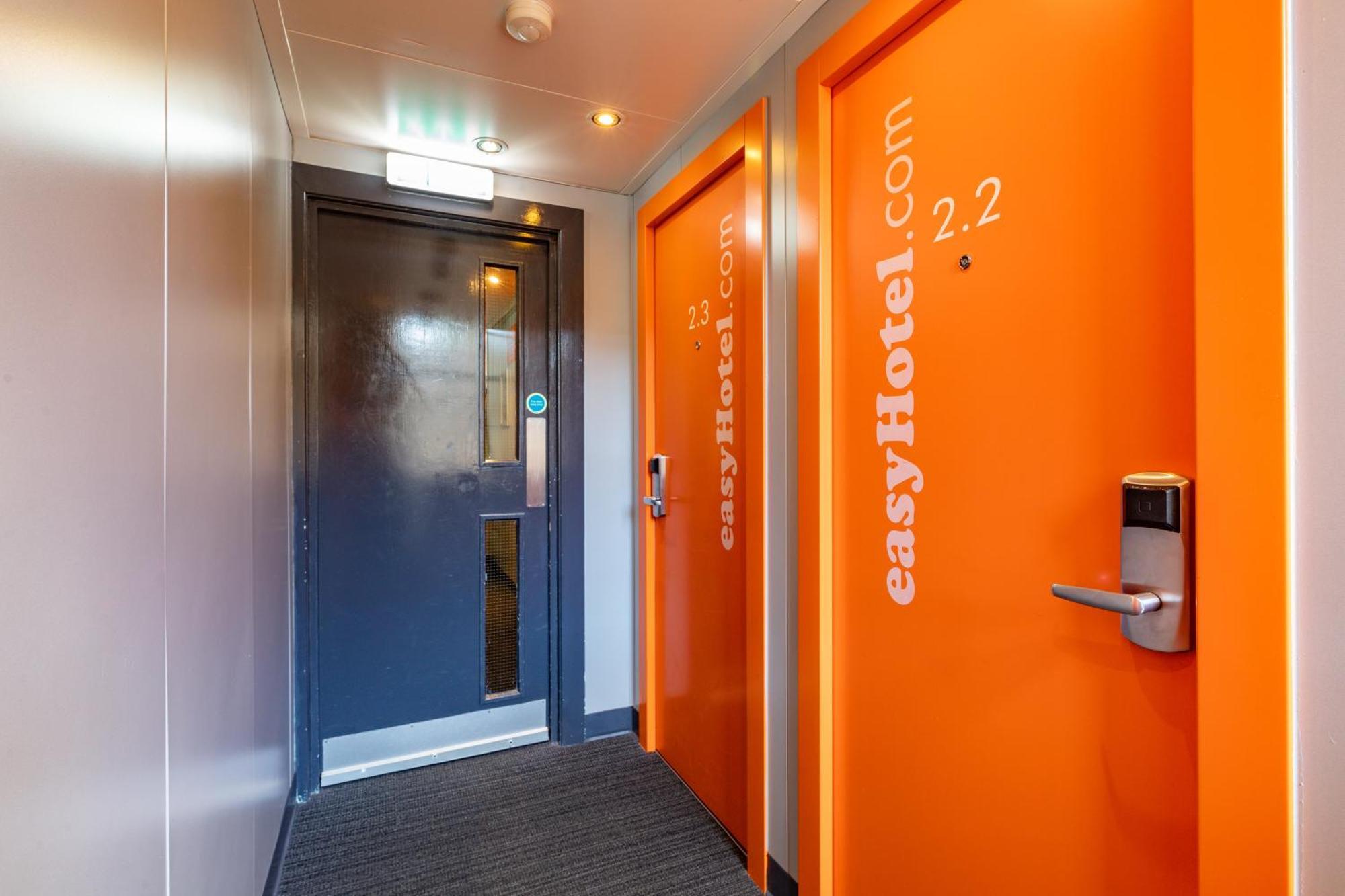 Easyhotel EDI Eksteriør billede