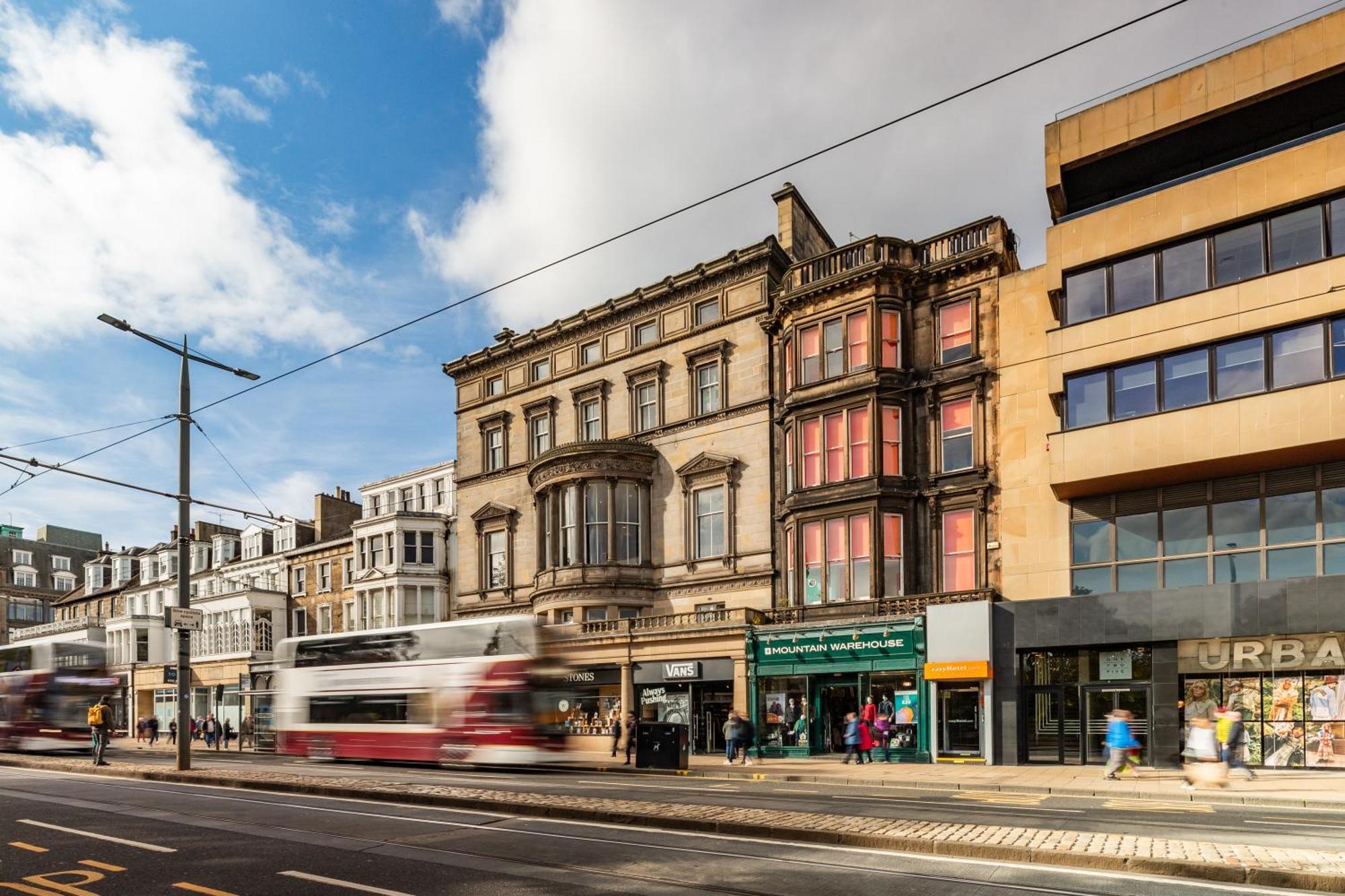 Easyhotel EDI Eksteriør billede