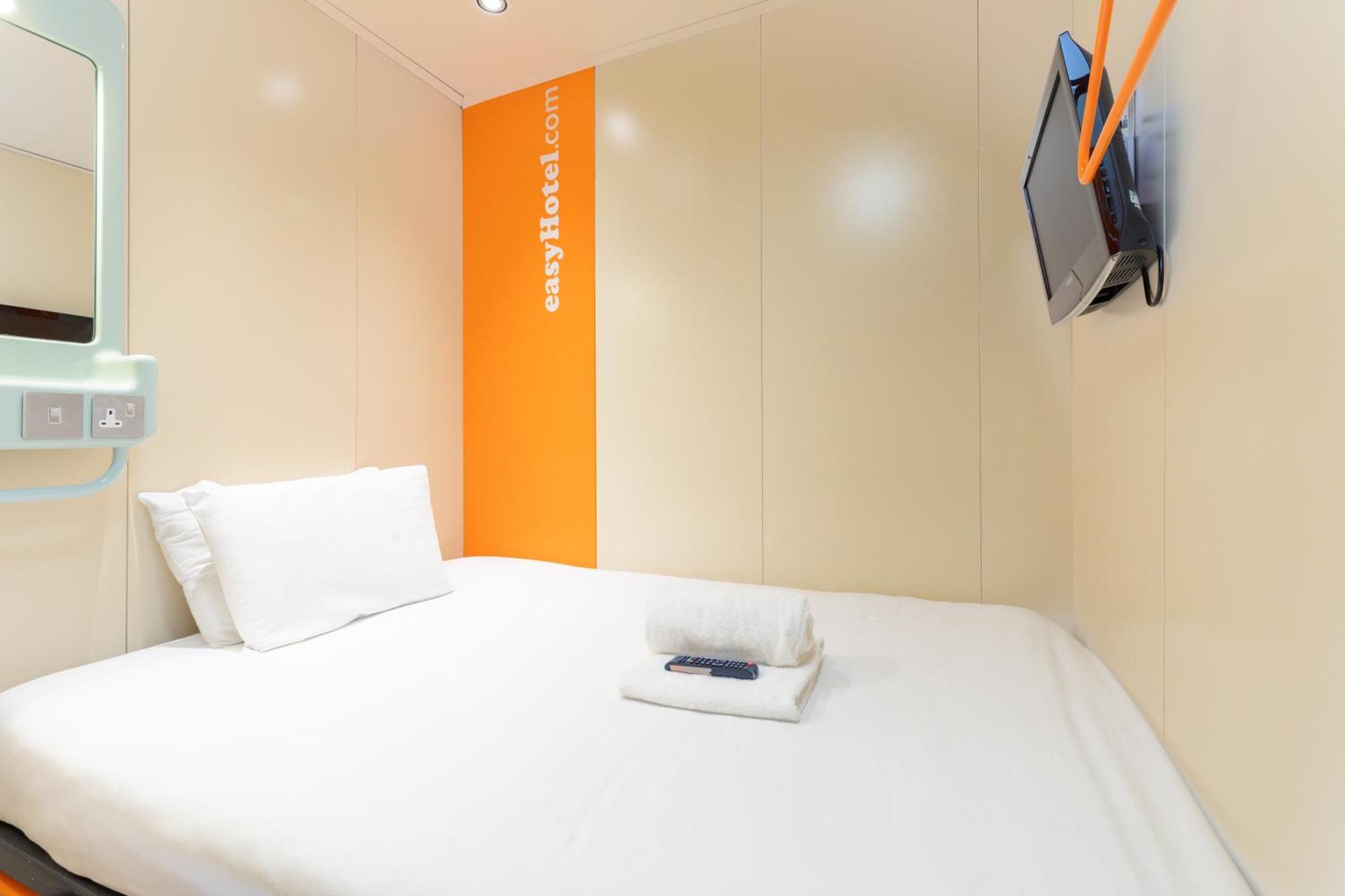 Easyhotel EDI Eksteriør billede