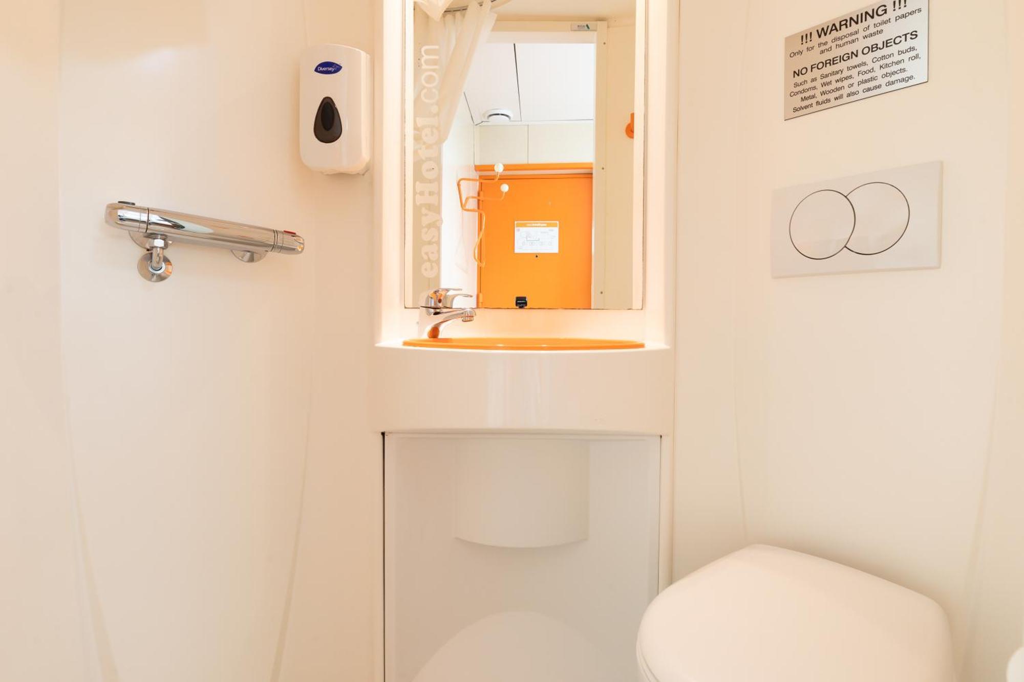 Easyhotel EDI Eksteriør billede