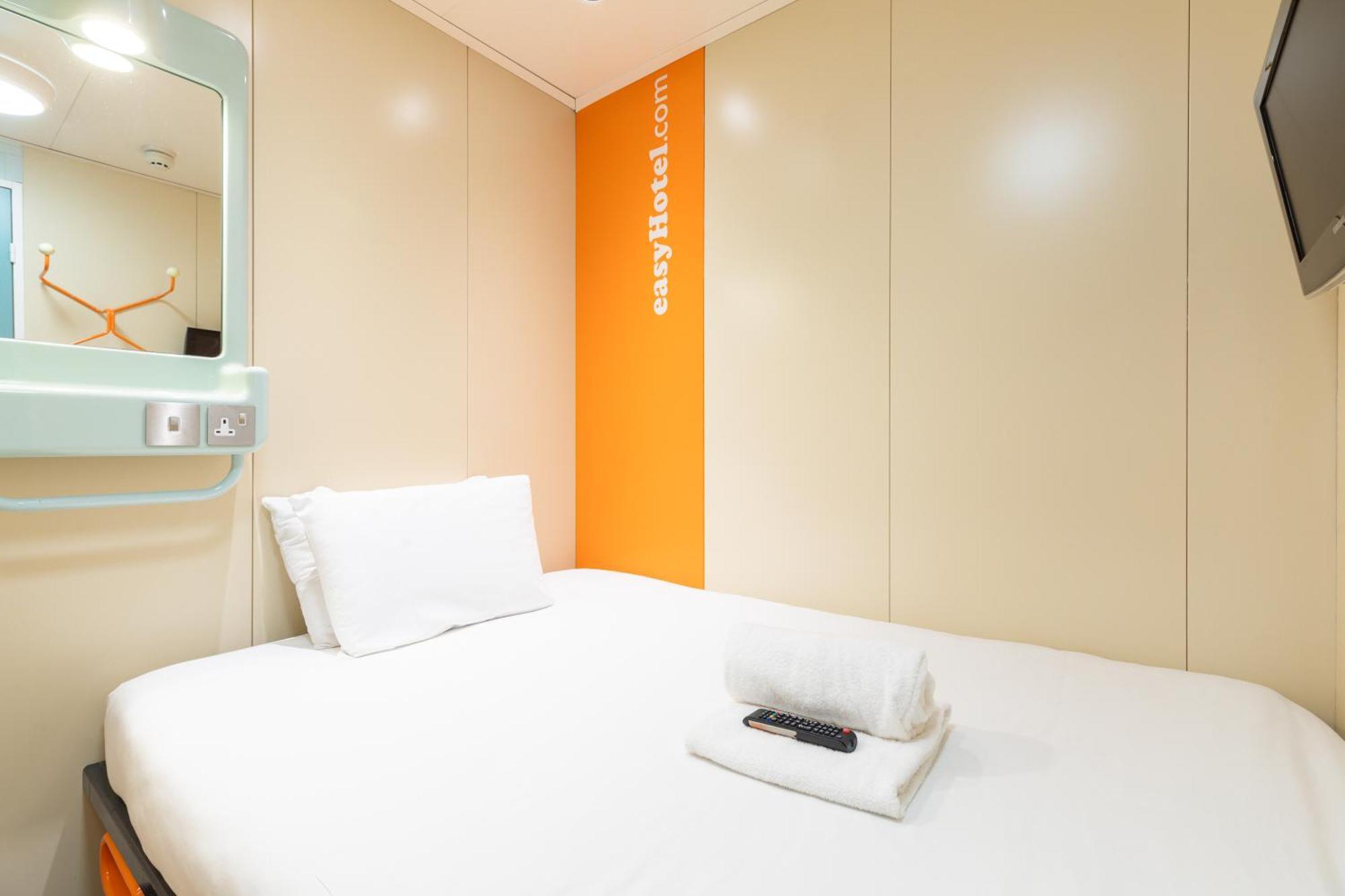Easyhotel EDI Eksteriør billede