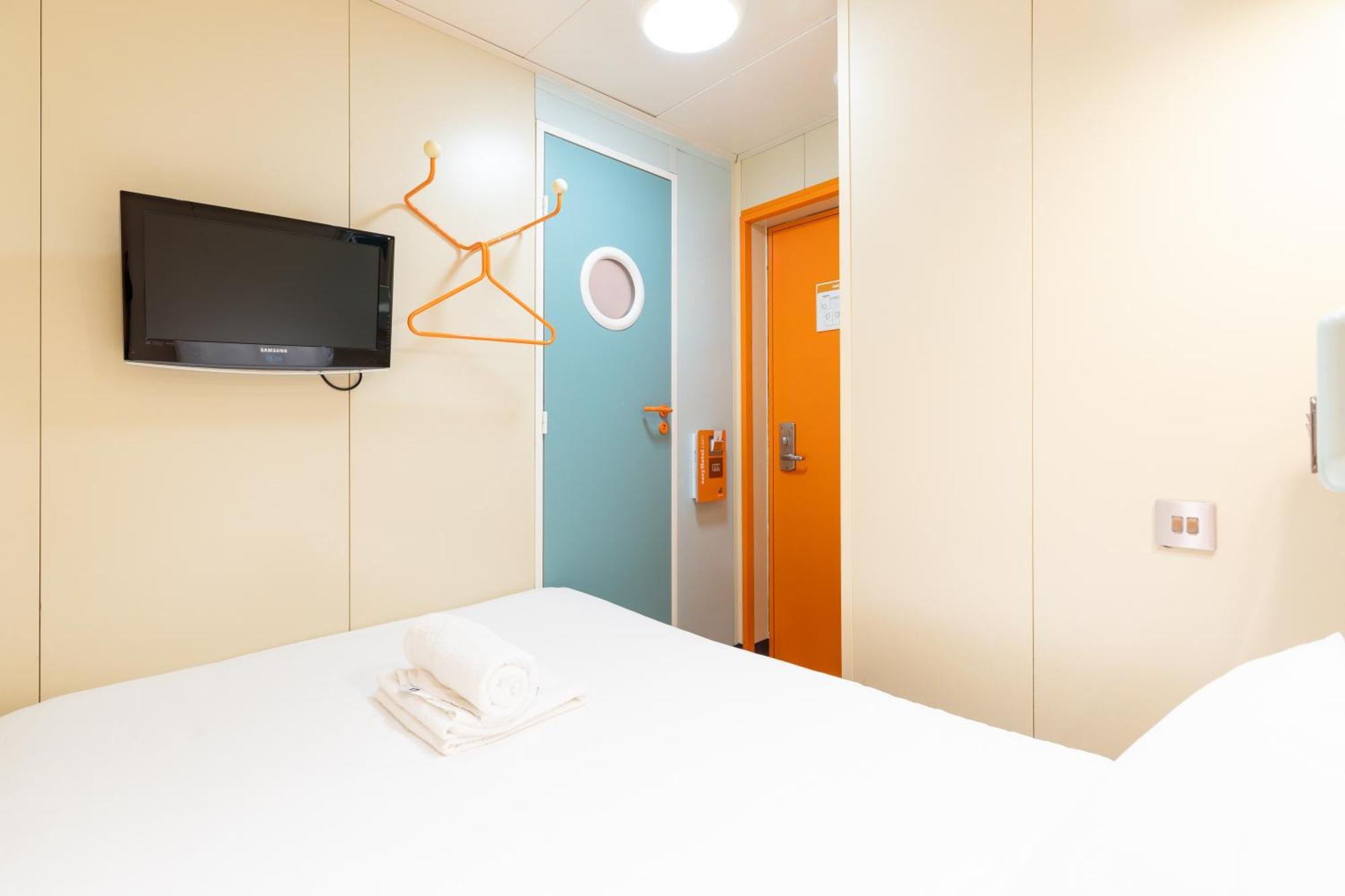 Easyhotel EDI Eksteriør billede