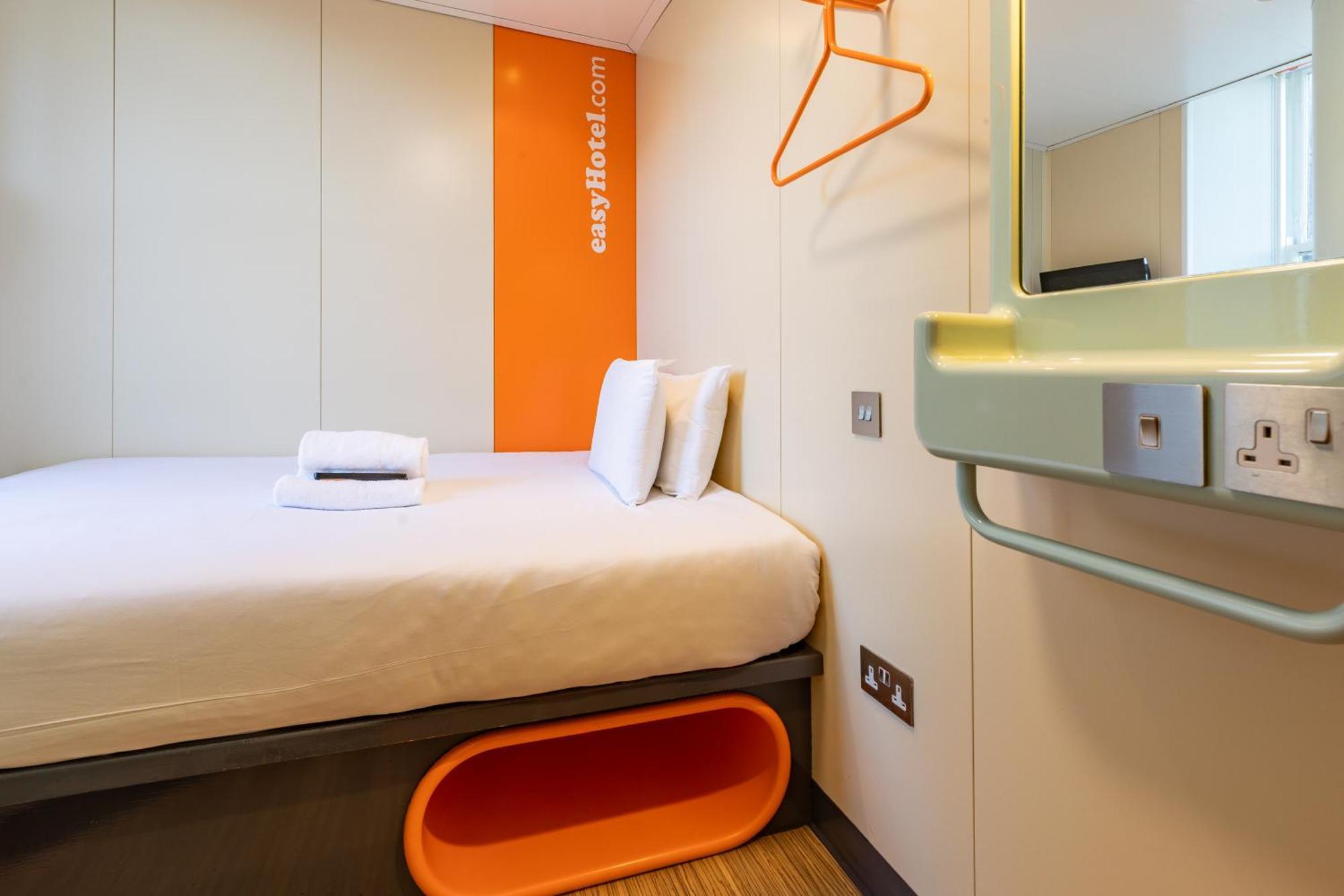 Easyhotel EDI Eksteriør billede