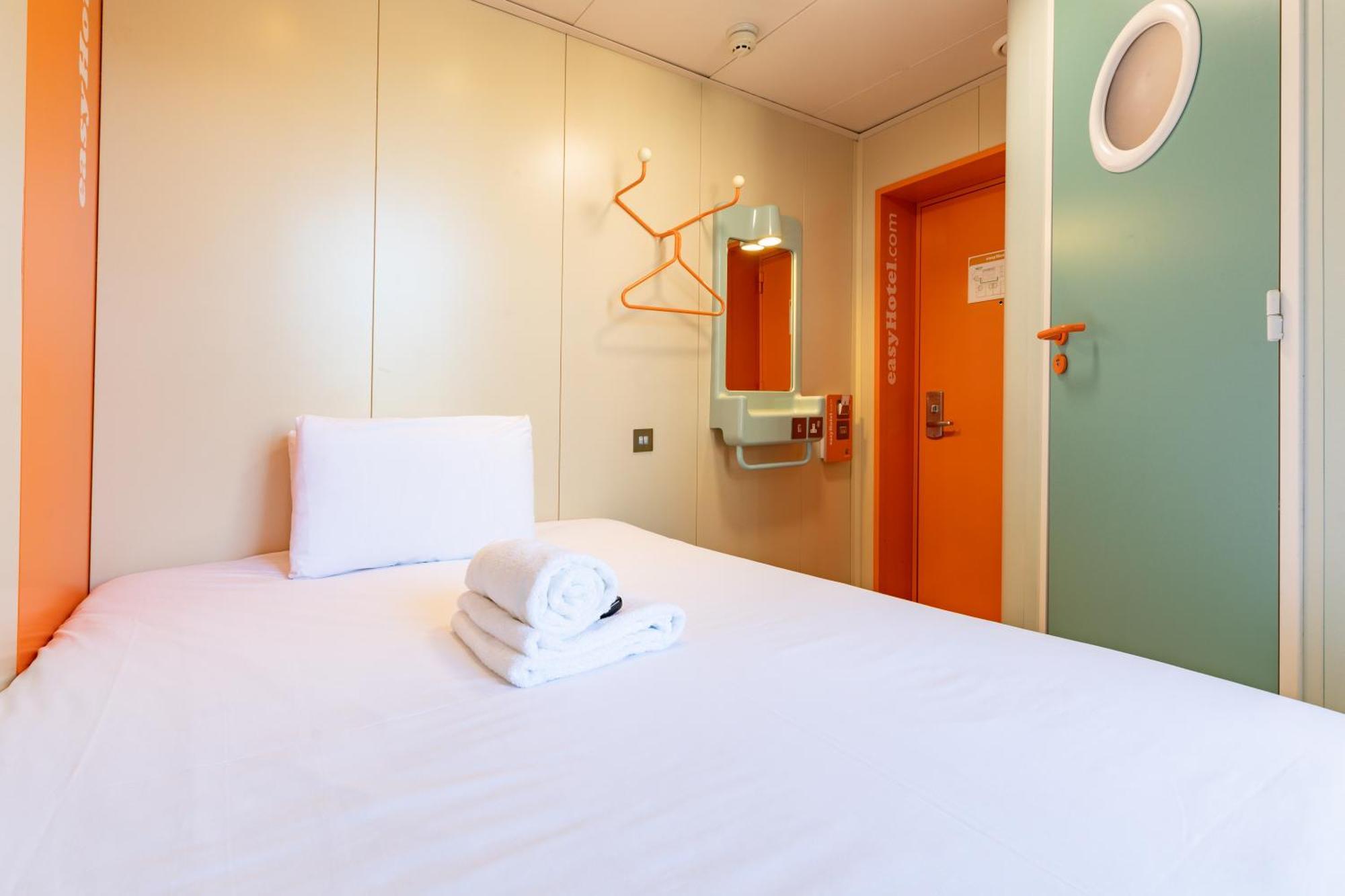 Easyhotel EDI Eksteriør billede