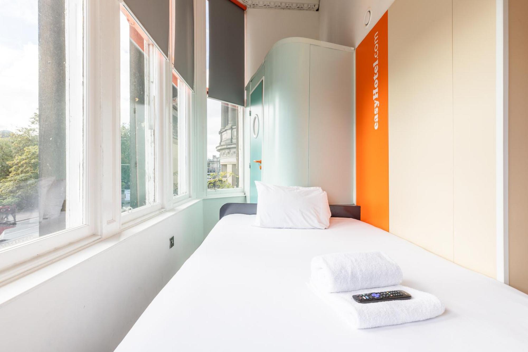 Easyhotel EDI Eksteriør billede