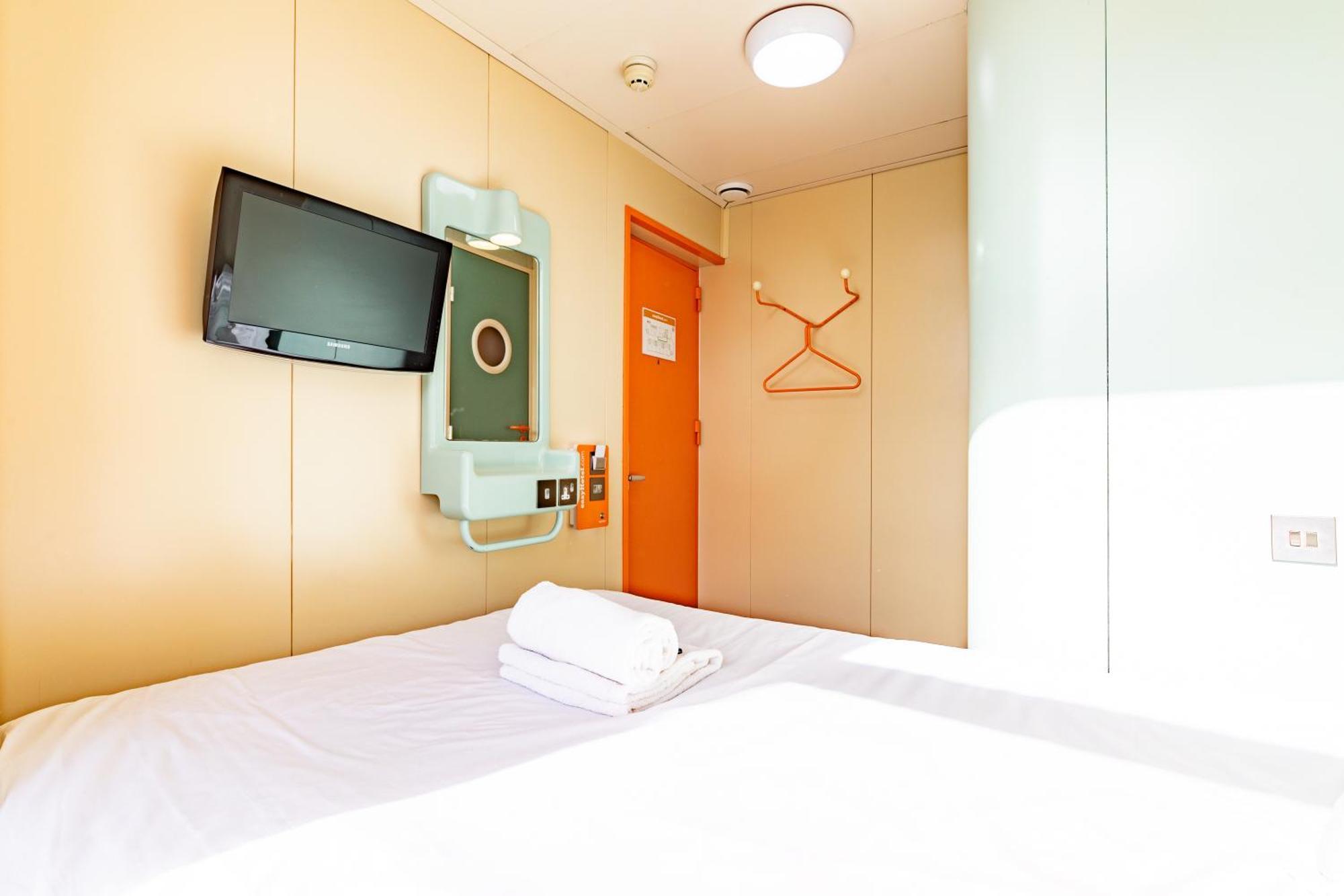 Easyhotel EDI Eksteriør billede