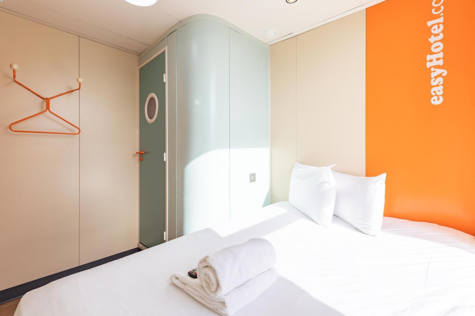 Easyhotel EDI Eksteriør billede